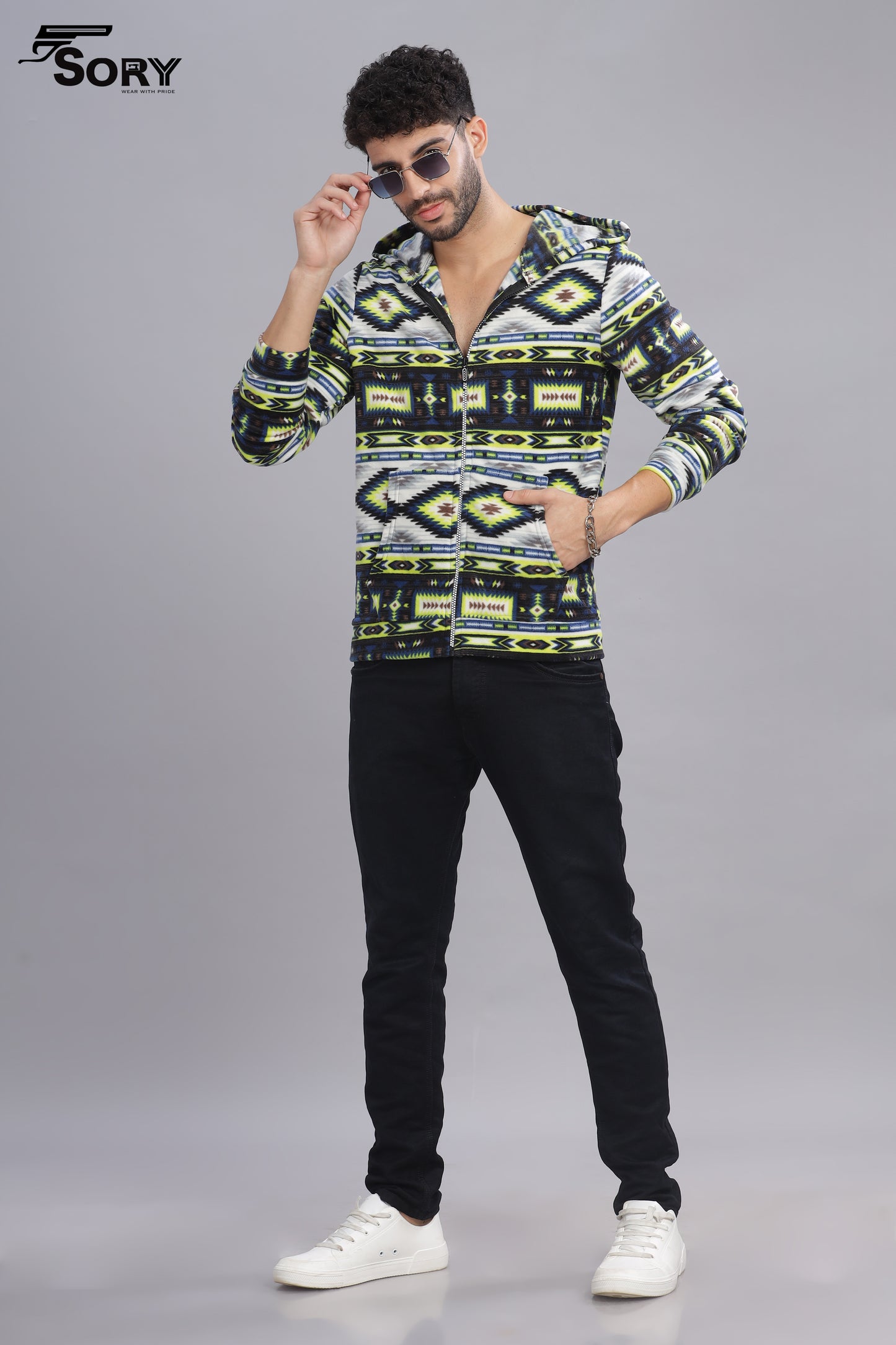 Printed black pullover