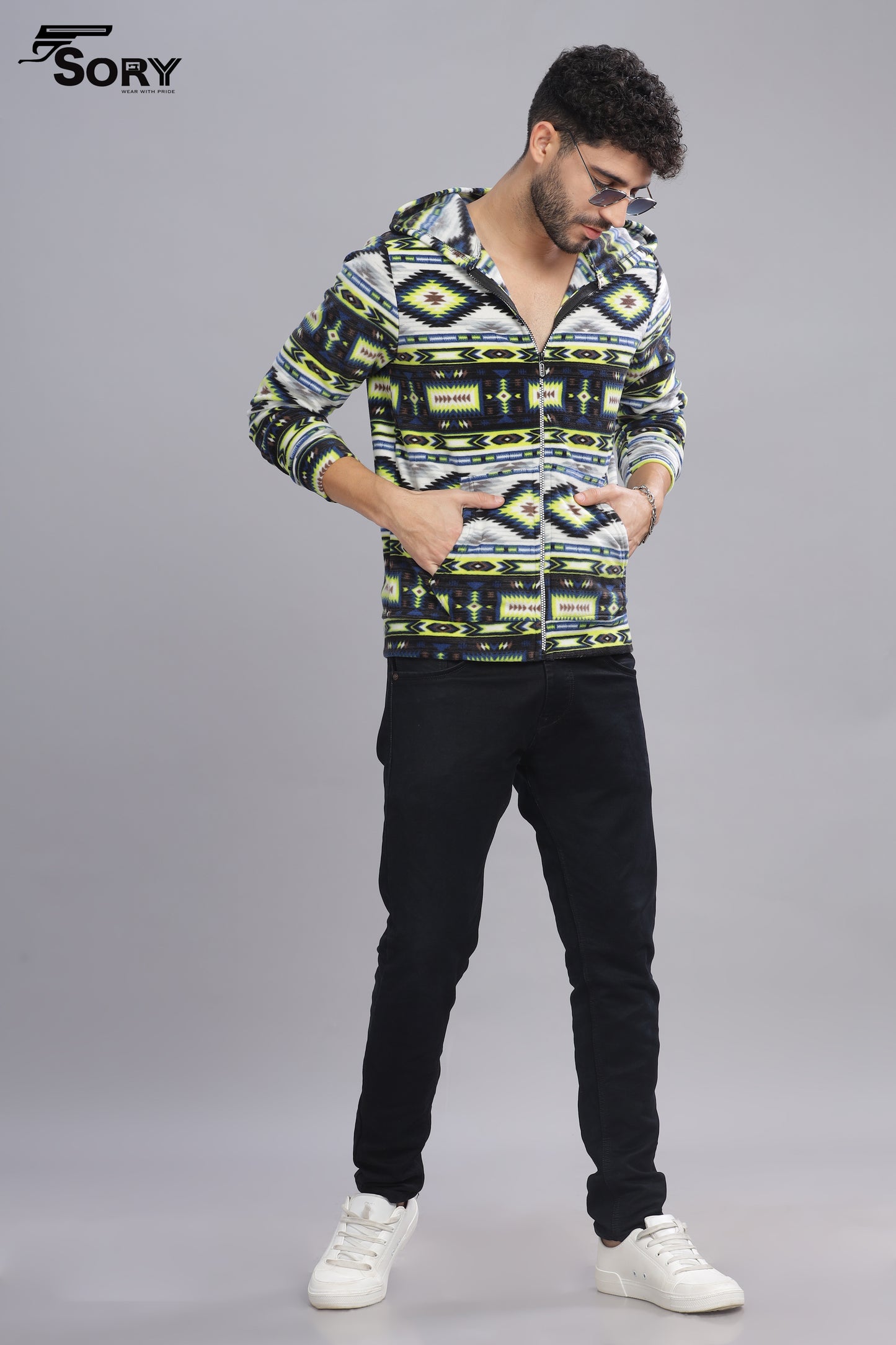 Printed black pullover