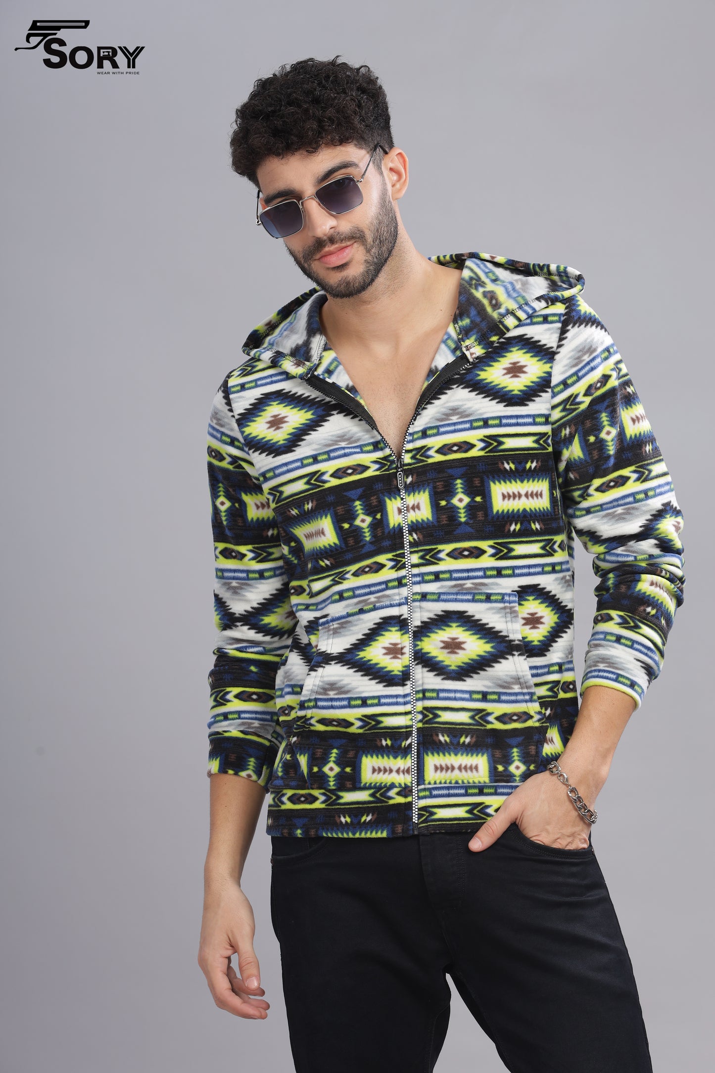 Printed black pullover