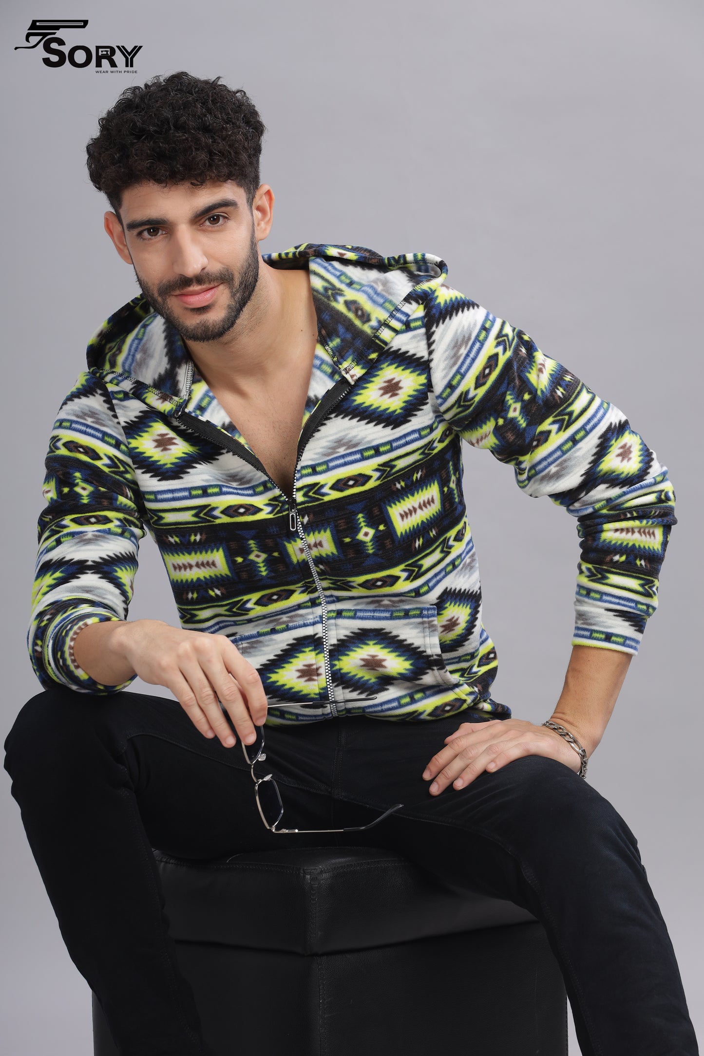 Printed black pullover