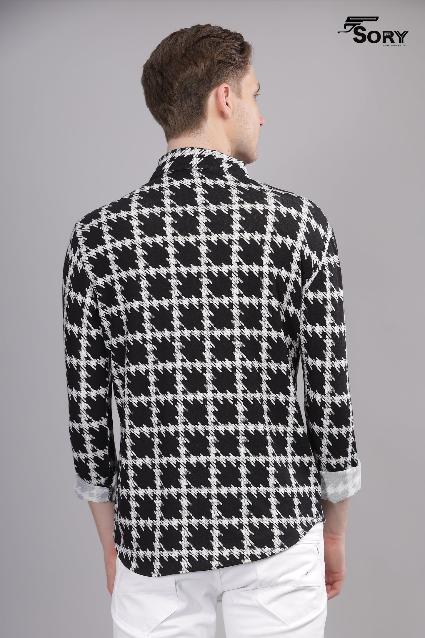 Revere-Fit-Abstract-Black and Wwhite -Print-Shirt