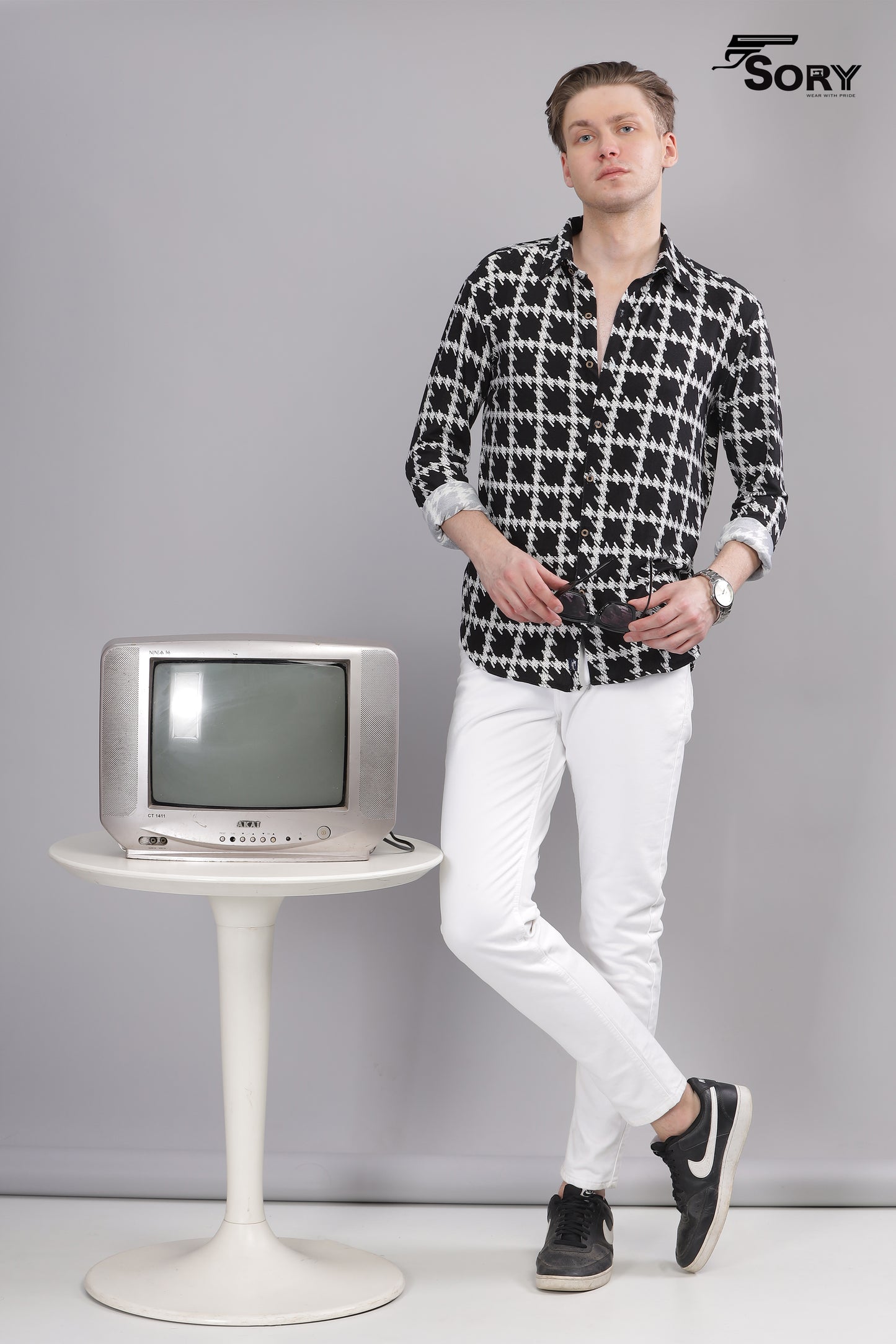 Revere-Fit-Abstract-Black and Wwhite -Print-Shirt